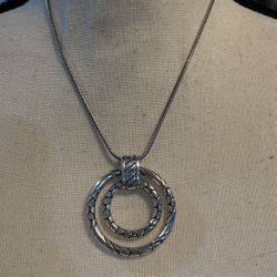BRIGHTON Silver Tone w/ PatternedDouble Ring Pendant SnakeChain Necklace