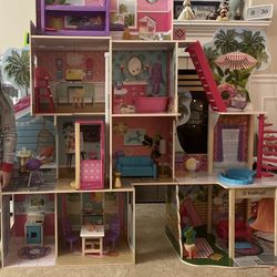 Kidkraft Ultimate Mansion Pool Party Doll House