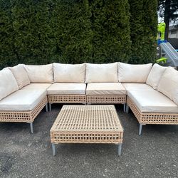 Outdoor sectional with table