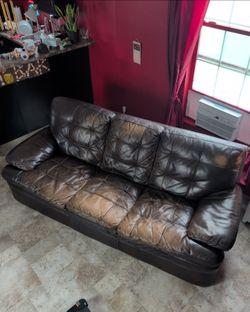 FREE COUCH !