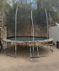 15ft Round Trampoline w/ Enclosure - Camo - Assembled, Moving Must Sell - $140