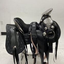 Nueva Montura Charra De Cuero Con Todo El Herrage Y El Fuste Plateado