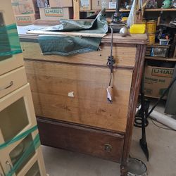 Antique dresser 4 Drawers 