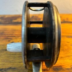 CARETE DE PESCAR ATIGUO DE CAST IRON