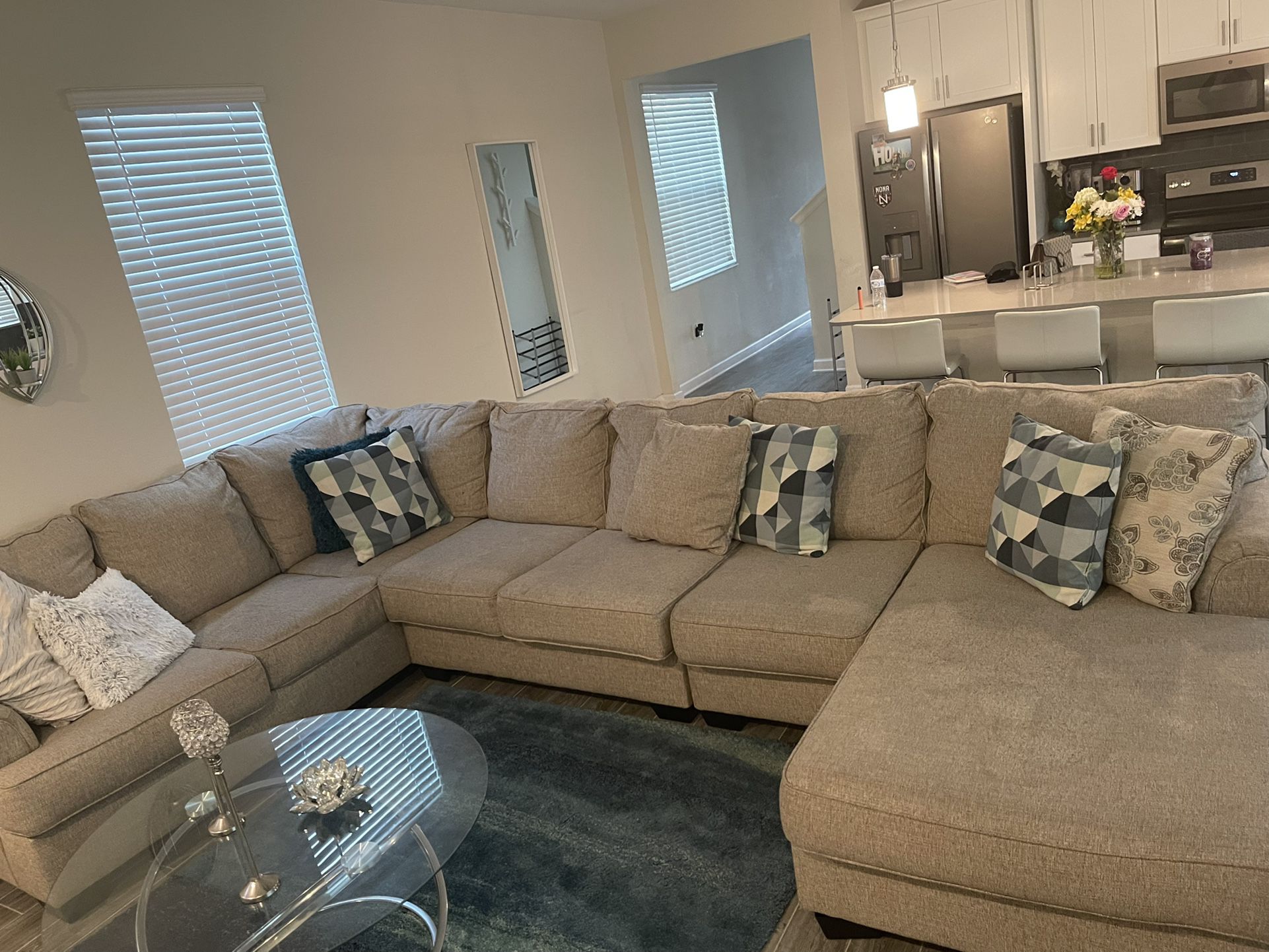 Full Living Room Set - Rooms To Go for Sale in Orlando, FL - OfferUp