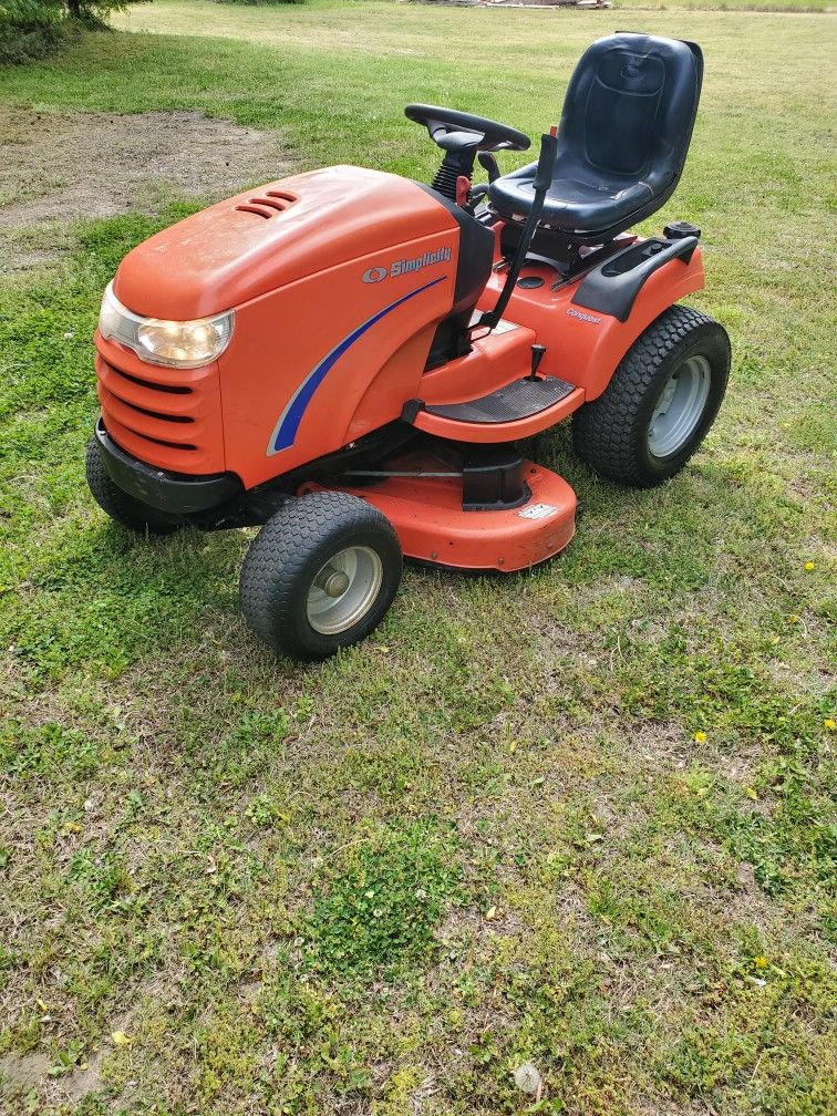 Simplicity Conquest Lawn Tractor