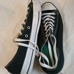 Converse All Stars, B & W. Size MEN'S 11 $25 In Great Shape