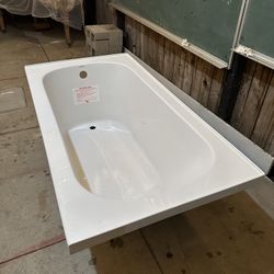 Americh White Tub