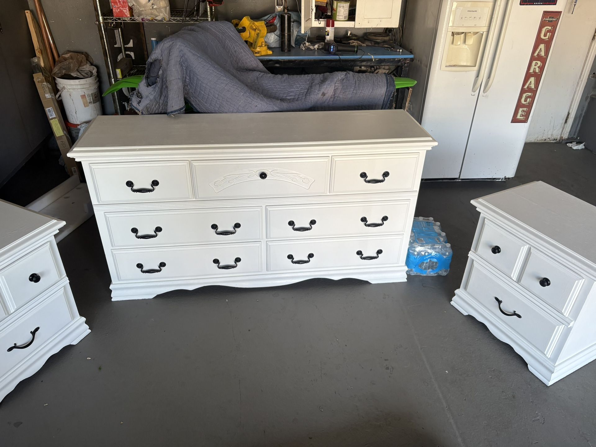 7 Drawer Hardwood Dresser W/pair Of Nightstands 