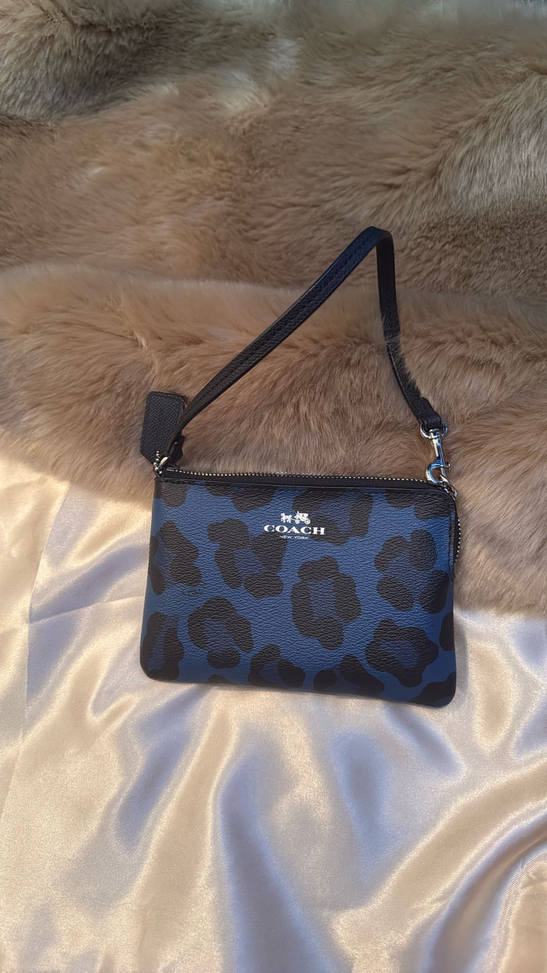 COACH Corner Blue Leopard Print Zip Black Leather 4 x 6 Wristlet Wallet