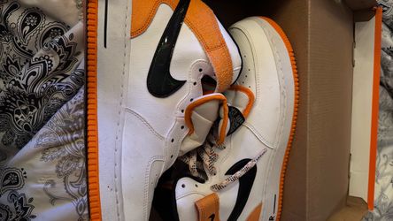 NIKE