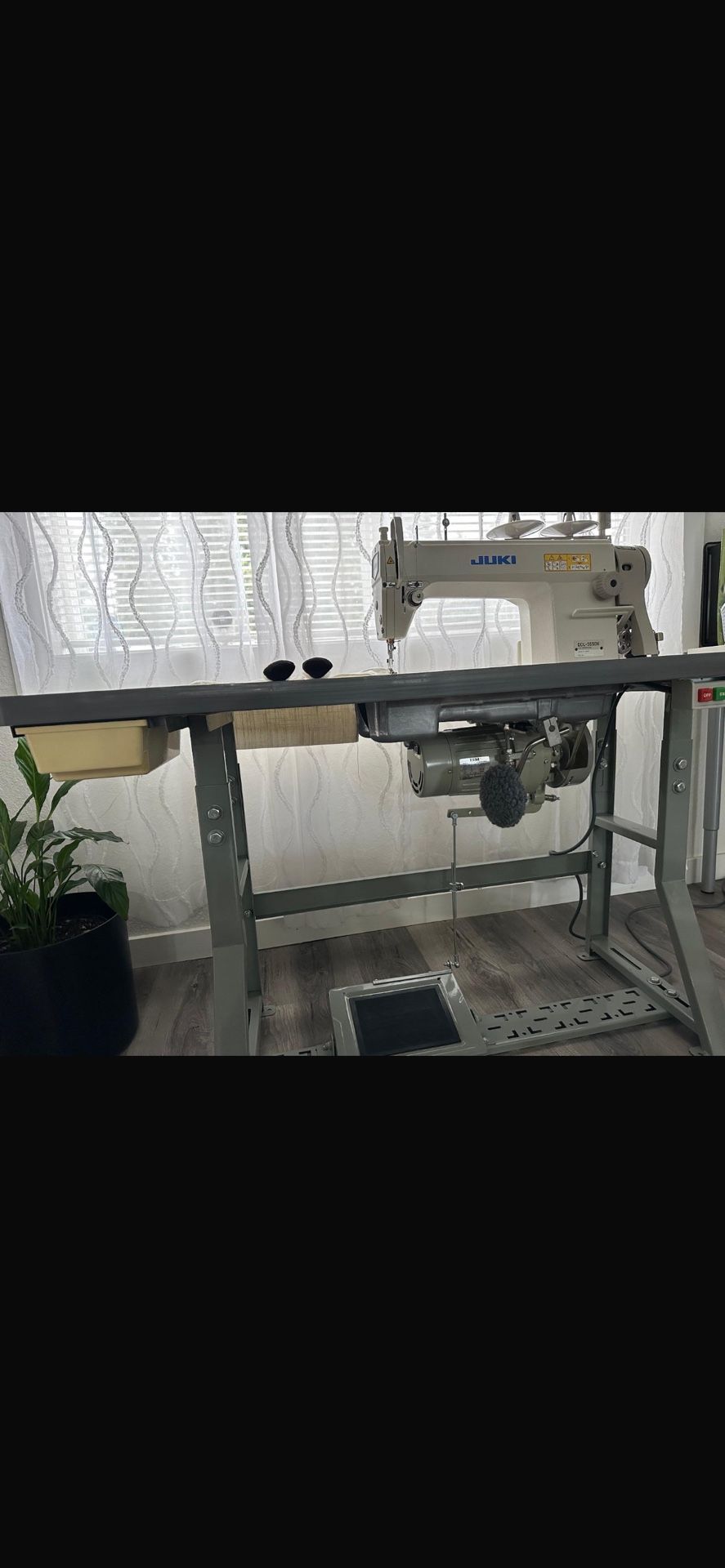 Juki Single Needle Industrial Sewing Machine 