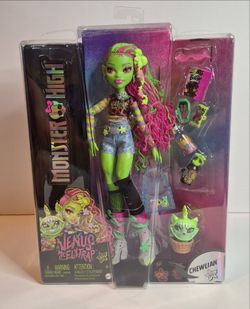 Monster High Venus McFlytrap Fashion Doll with Pet Chewlian & Accessories 2023-New In Box