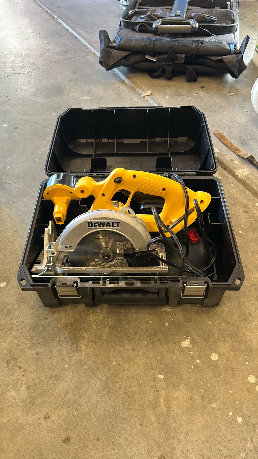 Dewalt DC390 18 Volt Saw