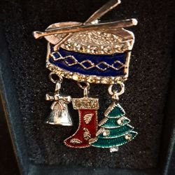 Vintage Christmas Drum Brooch