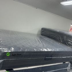 KING SIZE SIMMONS BEAUTYREST BLACK (EXTRA-FIRM) MATTRESS & BOX SPRINGS BED SET