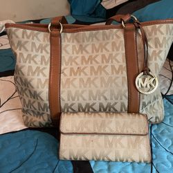 MK AND WALLET 