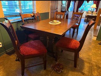 Dining Table W/ 8 Chairs!