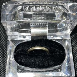 18k White Gold Wedding Band Size 8
