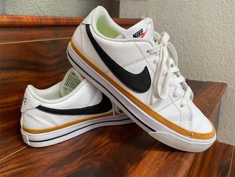 Nike Women’s Sneakers Size 6.5