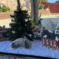 Beautiful Vintage Christmas 🎄 Townhouses .