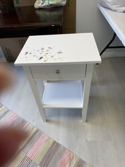 White wooden night stand