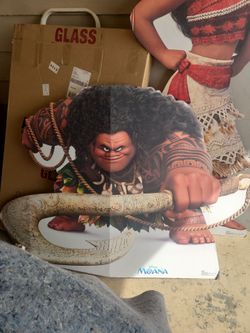 Too big cardboard pictures of moana