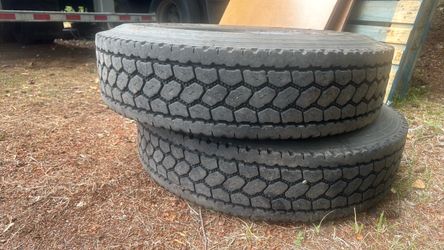 Truck tire 11R22.5