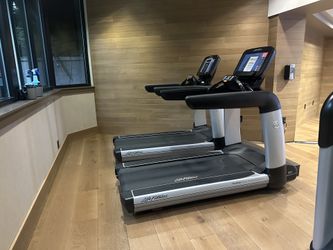 Life fitness, full commercial treadmill
