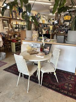 SET 5pc Vintage White Round Dining Table & 4 Gold White Chairs / 23TGKW