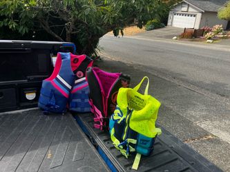 Child Kid Child Life Vest lifevest Hyperlite Life Jacket 90-50 and 50-30 Pounds Life Vest Jacket Boating Boat Kayak Kayaking Swimming Rubber Raft $15 