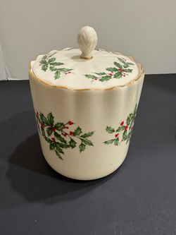 Lenox Holiday Fluted Porcelain Biscuit Jar / Cookie Canister with Lid - Made in USA