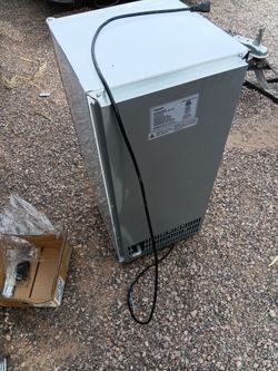 Kismale ice maker