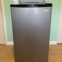 Mini Fridge with Freezer