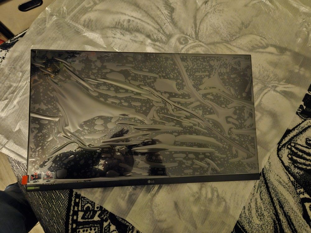 LG 27GL83A-B 27-Inch Ultragear QHD 2560 x 1440 IPS Gaming Monitor, 144Hz, 1ms (GtG), NVIDIA G-SYNC, AMD FreeSync, HDR10, HDMI, DisplayPort, Tilt/Heigh