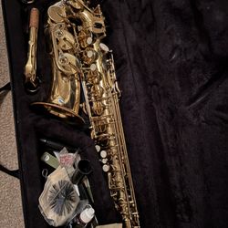 Alto Saxophone!! Super Complete! $800