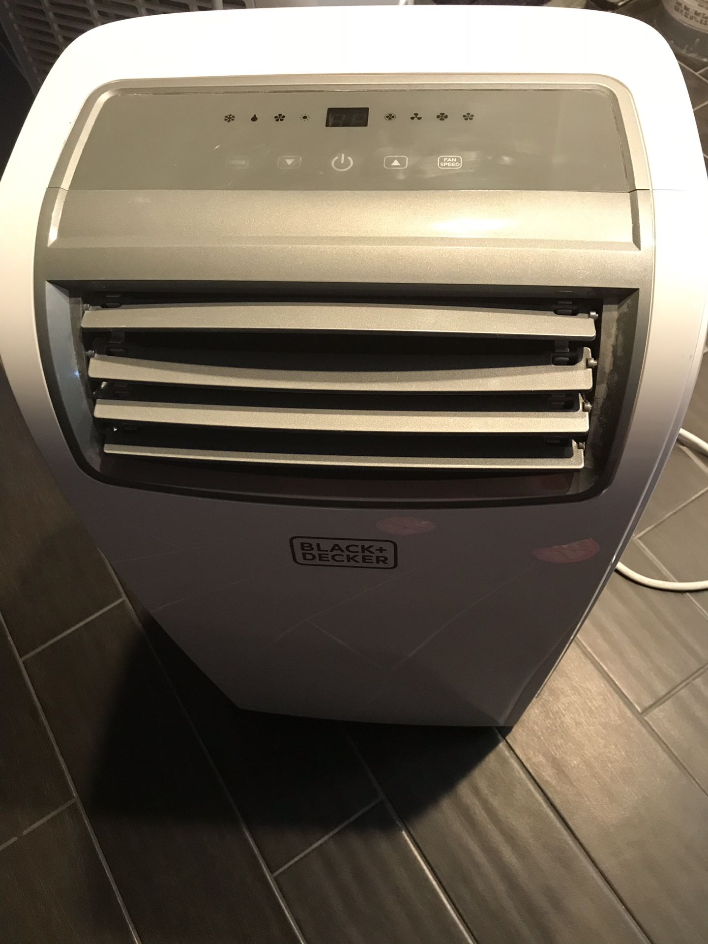 Black and decker portable air conditioner and heater w remote window kit  for Sale in Pearland, TX - OfferUp