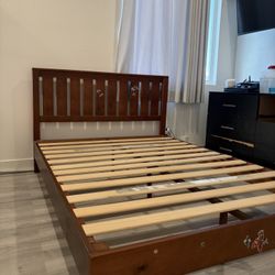 Full Size Bed( No Mattress)
