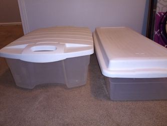 Rubbermaid Under bed storage container & Tamor 60 Quart tub for Sale in  Orange Park, FL - OfferUp