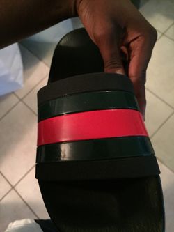 Gucci slide size 10