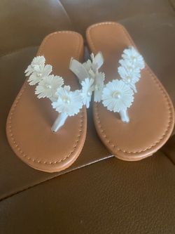 New girls floral white daisies flip flops!
