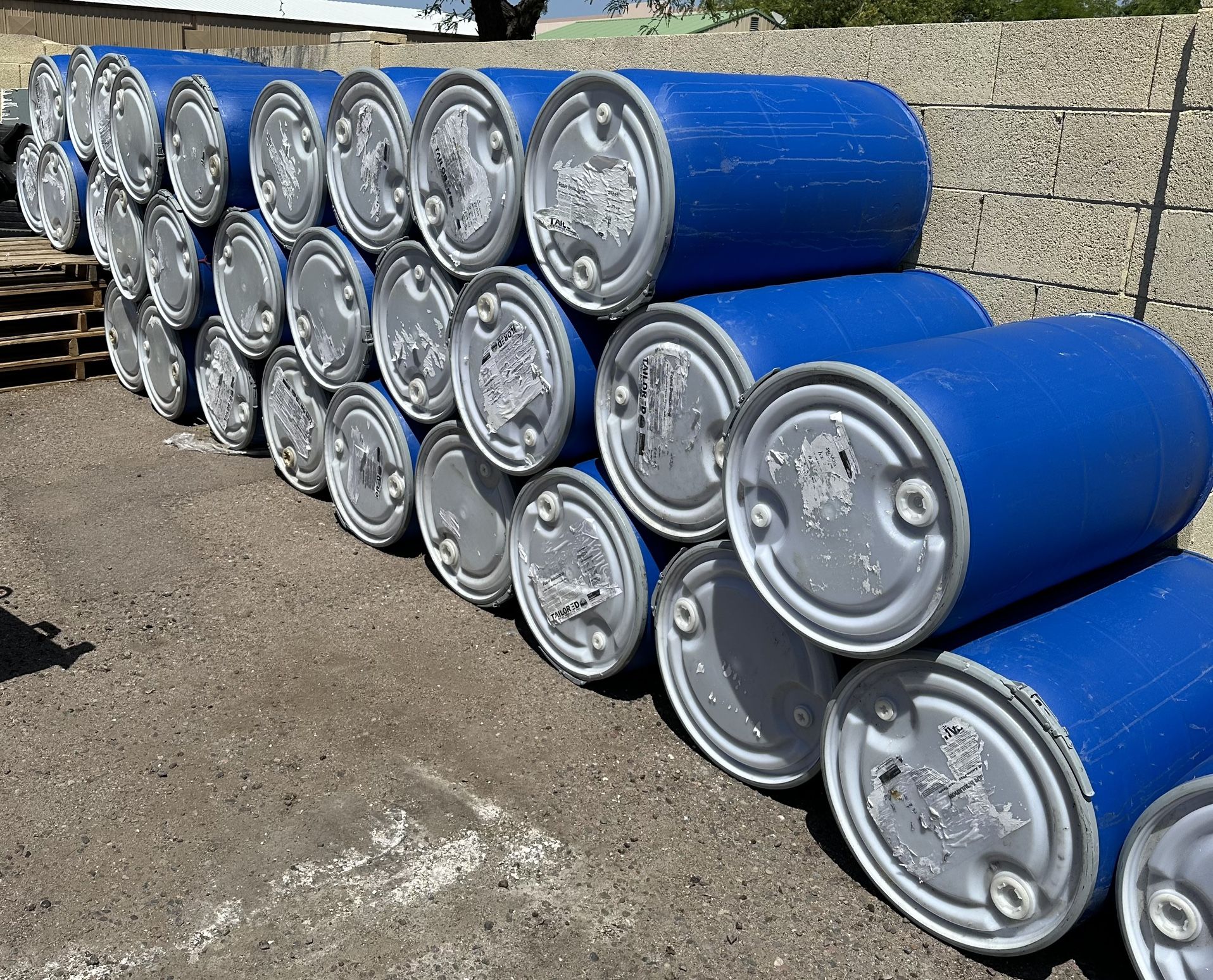 55 Gal. Plastic Barrels w/Removable Lids