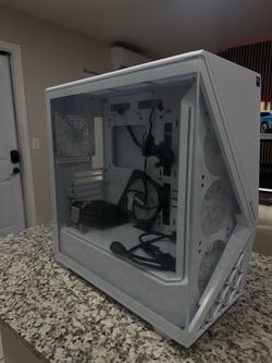 White iBUYPOWER Gaming PC Case Bundle