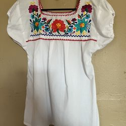 Blusa Estilo Mexicano Size S $7