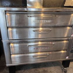 Blogett 961-P Natural Gas Oven Excellent Codition Less Than 2 Years Old On Wheels For Easy To Move Around