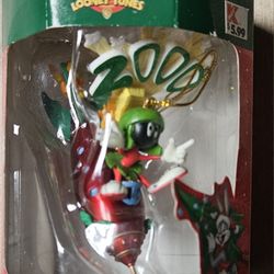 Looney Tunes Marvin the Martian K-9 Holding On Christmas Ornament NEW RARE 2000