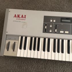 Akai Professional AX73
