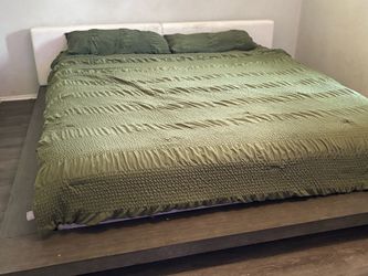 Cal King Low-Profile Platform Bed Frame with Headboard