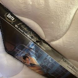 Serta King Size Mattress And Box Springs