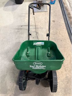 Scott’s Turf Builder Edgerguard Broadcast Spreader Mini
